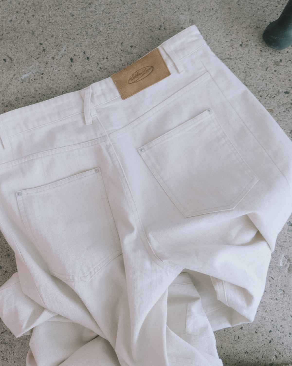 The Gallery - Wide Relax Denim - Ecru